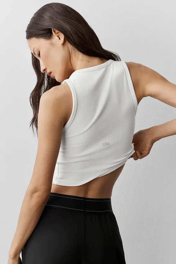 Top na ramiączkach z modalu w stylu Henley z prążkowanym materiałem – biała