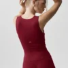 Top na ramiączkach z wbudowanym biustonoszem Alo Softsculpt No Nonsense – kolor Summer Romance Red