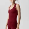 Top na ramiączkach z wbudowanym biustonoszem Alo Softsculpt No Nonsense – kolor Summer Romance Red