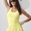 Top na ramiączkach z wbudowanym biustonoszem Alo Softsculpt No Nonsense – kolor „Sunshine”
