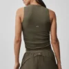 Topy na ramiączkach Ribbed En Pointe – kolor drzewa oliwnego
