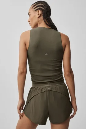 Topy na ramiączkach Ribbed En Pointe – kolor drzewa oliwnego