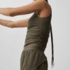 Topy na ramiączkach Ribbed En Pointe – kolor drzewa oliwnego