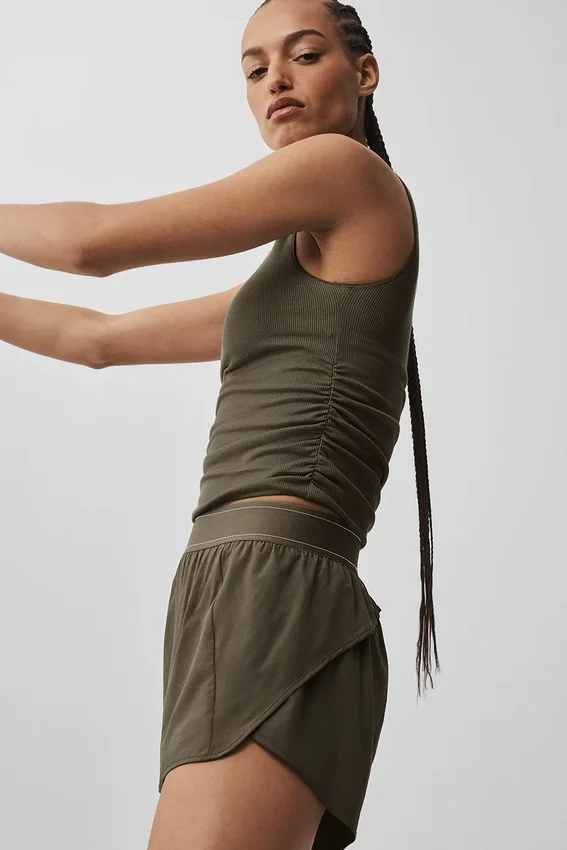 Topy na ramiączkach Ribbed En Pointe – kolor drzewa oliwnego