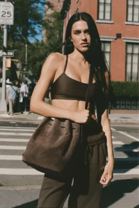 Torba Alo Balance Bucket – zamsz w kolorze espresso