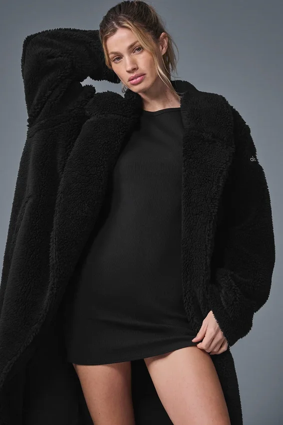 Trencz oversize z polaru sherpa – czarny